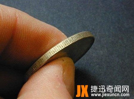 男子用硬币为女友打造戒指被嘲笑,结果造出惊人
