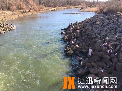 农村小伙抓到一只龟,龟壳上面神秘的字有人出价3万