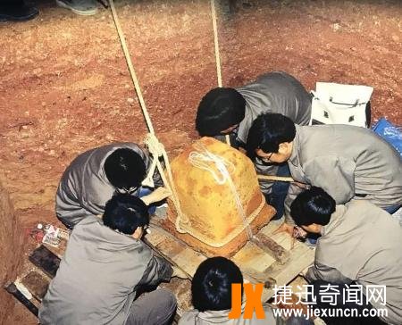 雷峰塔下压着白蛇?考古人员挖开地宫,发现的绝世珍宝竟然是它!