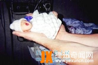 世界上最小的女孩 现实世界的拇指姑娘