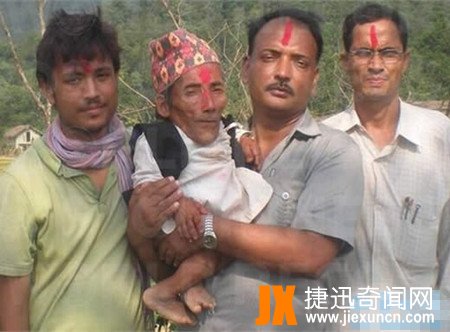 世界上最矮的男人,75岁去世,是世界上最矮的成年男人