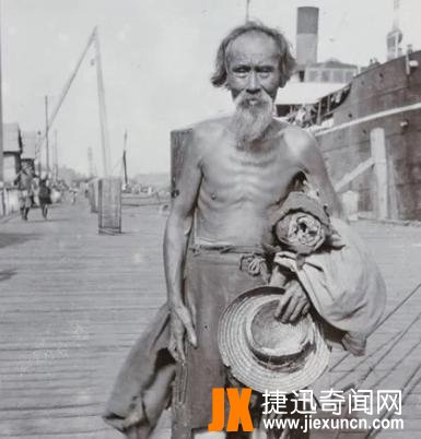 晚清珍贵老照片:乞丐衣衫不整,大内侍卫威武霸气,颠覆众人想象