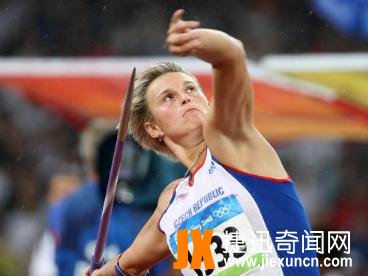 标枪世界纪录:男子104.8米/女子72.25米