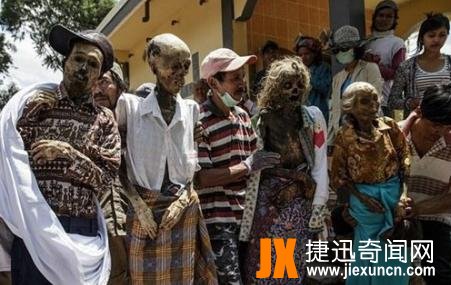 千年古墓走出活女尸