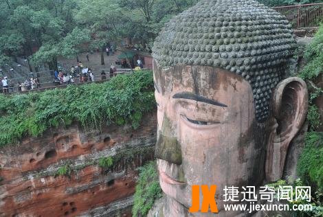 乐山大佛4次闭眼、睁眼的背后解密，据说大佛因为不因看见人间悲剧