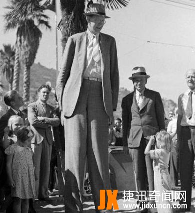 世界第一巨人罗伯特·潘兴·瓦德罗