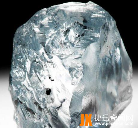 世界最大蓝钻重122.5克拉（价值约高达2亿）