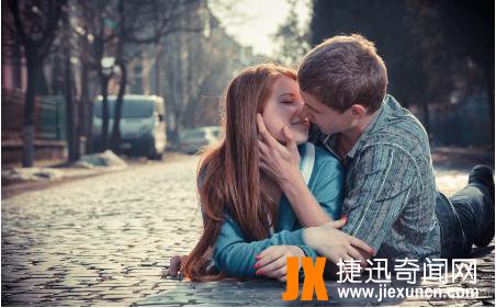 情侣花式接吻