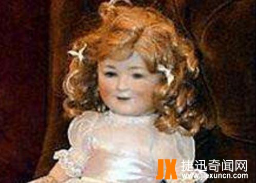 世界十大恐怖鬼娃娃：爱丽丝半夜哭声凄厉,安娜贝尔曾杀10人(胆小勿入)