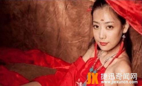古代的女性穿肚兜来遮羞,可内裤没发明之前,下身该穿什么呢