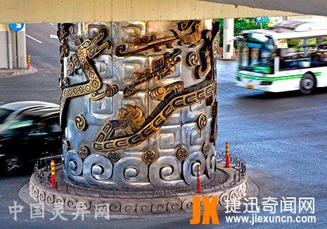上海延安路高架龙柱