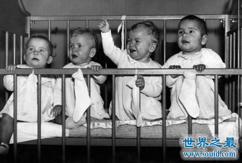 世界上最年长四胞胎，同庆80大寿