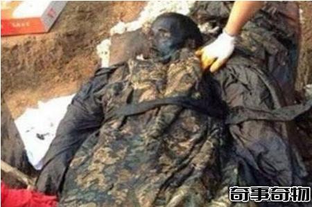 四川南充百年清朝古尸曝光 为什么要烧掉南充僵尸