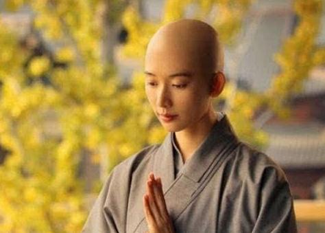 出家尼姑例假来了怎么处理