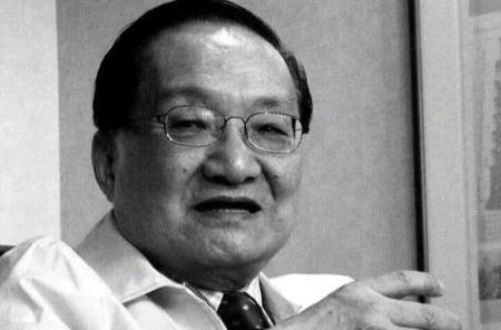 金庸原名