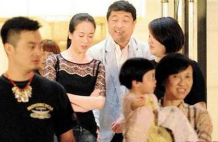 左小青老公高权健照片