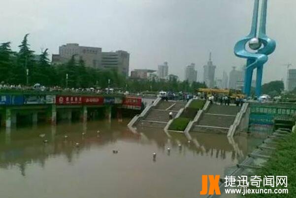 济南暴雨银座死亡照片