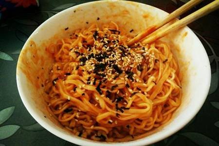 超辣火鸡面的正确吃法，夏天怎么吃火鸡面最冰爽