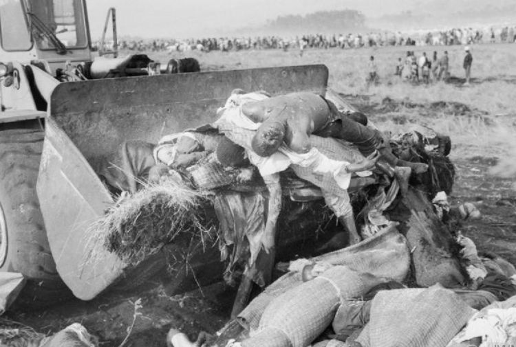 1994年卢旺达大屠杀，百万人惨死，几十万女性惨遭毒手，遍地尸骨
