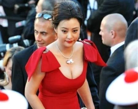 郝蕾的情感经历一波三折 兜兜转转如今41岁依旧韵味十足