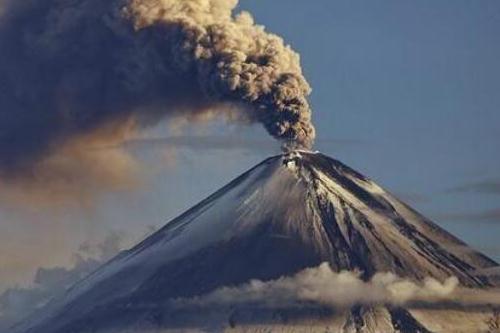 火山爆发是什么原因造成的
