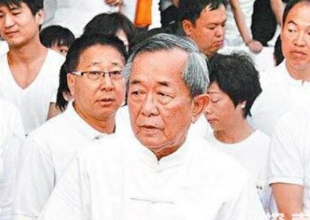 泰国白龙王12大神奇预言，因个个得到验证被娱乐圈尊奉为神人