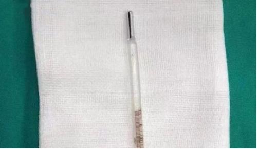 湖南一男子把体温计塞进尿道找快感，简直就是在作死！