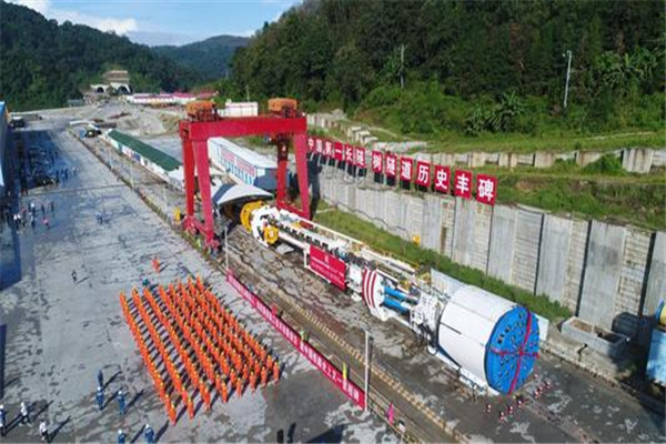 中国最长的隧道：高黎贡山隧道
