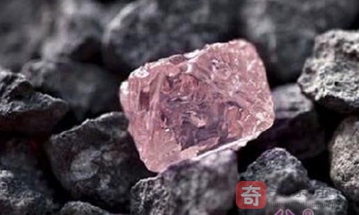 世界最大钻石坑 俄罗斯钻石坑直径达56公里
