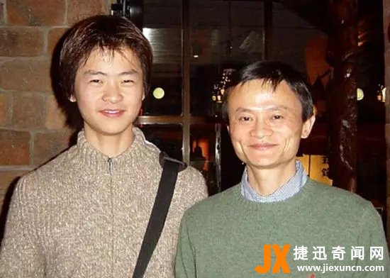 马云一家四口图片  马元坤