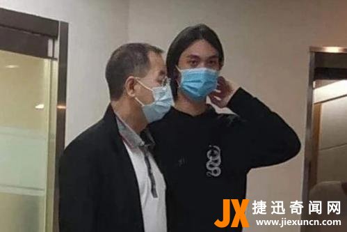 吴孟达老婆照片(吴孟达遗孀和子女露面颜值高)