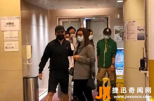 吴孟达老婆照片(吴孟达遗孀和子女露面颜值高)