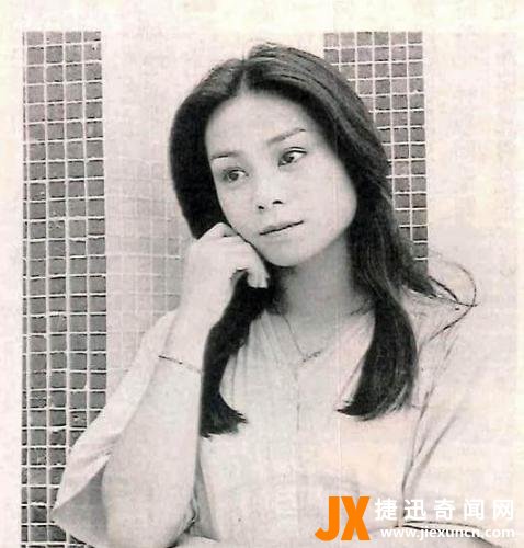 吴孟达老婆照片(吴孟达遗孀和子女露面颜值高)