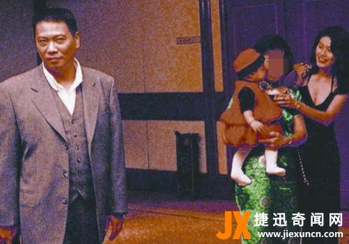 吴孟达老婆照片(吴孟达遗孀和子女露面颜值高)