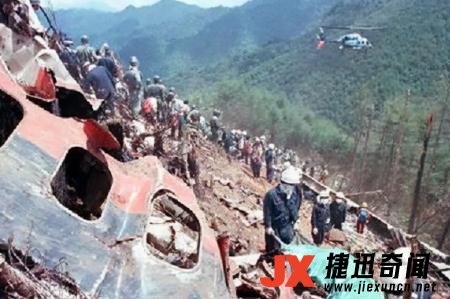 日本航空123号班机空难事件图片